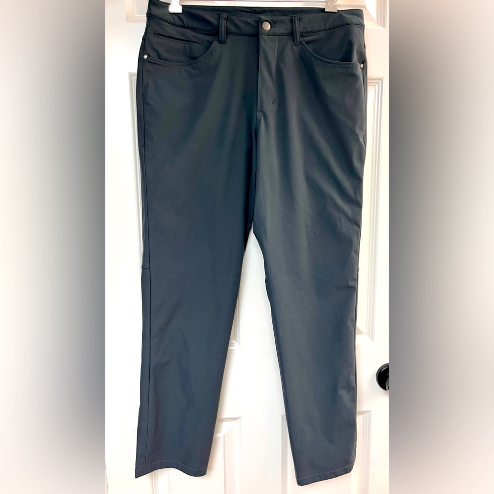 Lululemon men’s pants size 34. Great quality and barely worn. Length is 29.